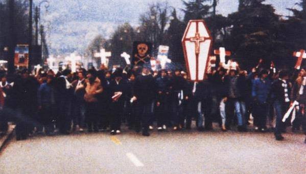 1980 VICENZA - VERONA corteo dei veronesi a Vicenza con una bara