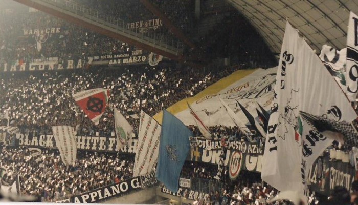 Bandiere Pezze e Stendardi degli Ultras Juve nella partita di Champions con il Real Madrid (1995-96)