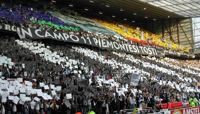 Coreografia dei tifosi juventini in Juventus - Milan (Champions League 2002-03)