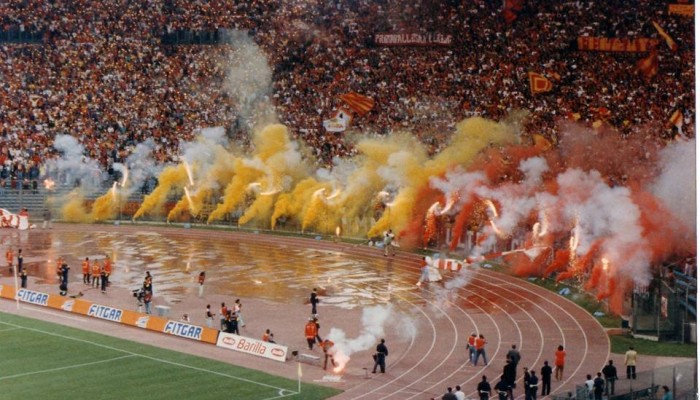 Curva Sud Roma contro il Torino (finale Coppa Italia 1993)