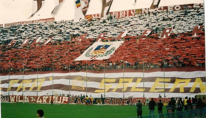 Curva Sud Salernitana (contro l'Avellino nel campionato 1992-1993)