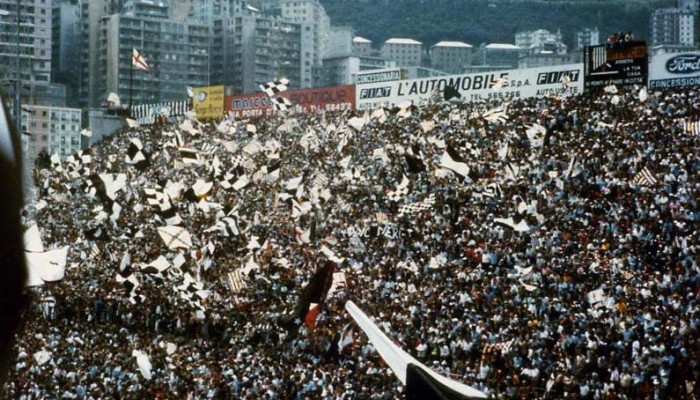 I tifosi juventini in trasferta a Marassi per la sfida contro la Sampdoria, decisiva per lo scudetto, nell'ultimo turno della Serie A 1976-1977