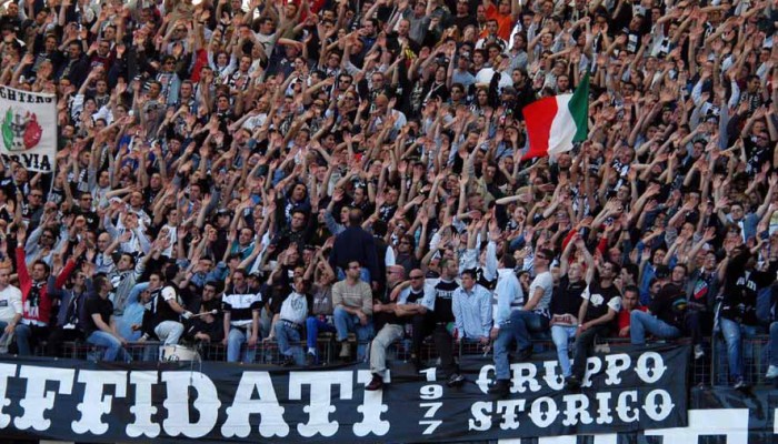 Juve - Brescia 2002-03 (striscione Diffidati 1977 Gruppo Storico)