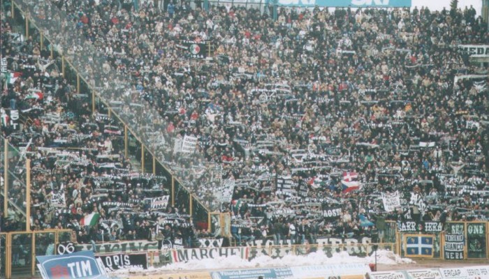 Sciarpata Ultras Juventus (Bologna - Juve 2003-04)