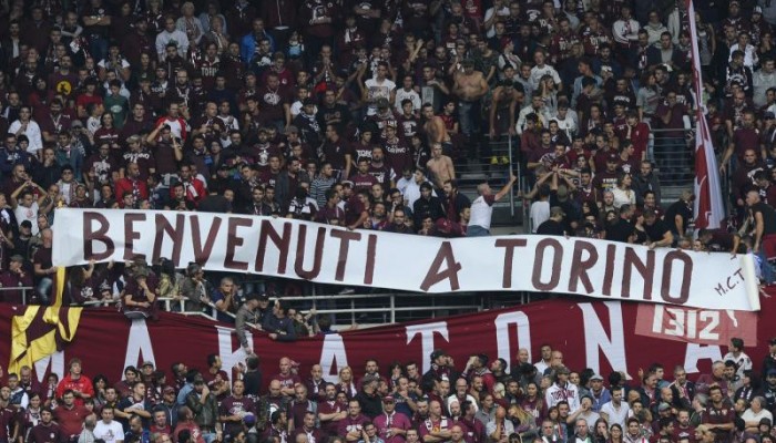 Striscione "Benvenuti a Torino" nel derby con la Juve