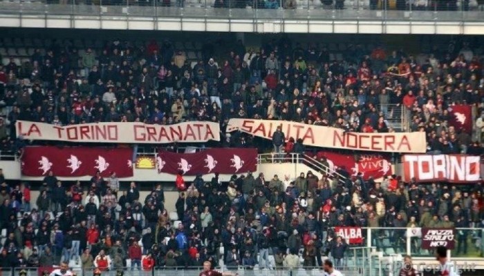Striscione dei tifosi del Torino per i gemellati della Nocerina