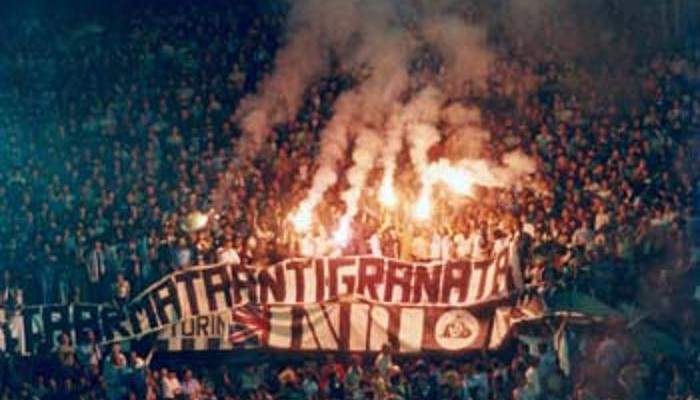 Striscione juventino nel derby Juve vs Torino (Coppa Italia, 26-3-1980)